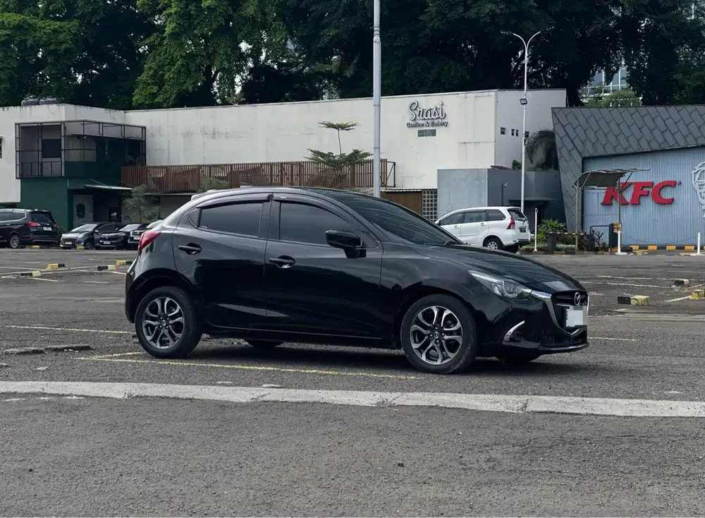 TERMURAH!! MAZDA 2 R SKYACTIV AT MATIC 2018 HITAM