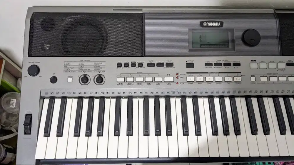 Keyboard Yamaha PSR E443 LIKE NEW