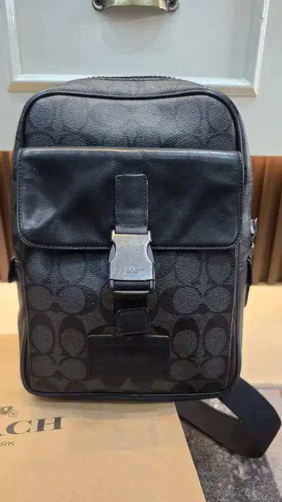 Coach Track Pack in Signature Canvas Auth