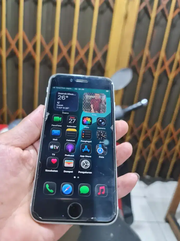 iphone se gen 2 warna putih