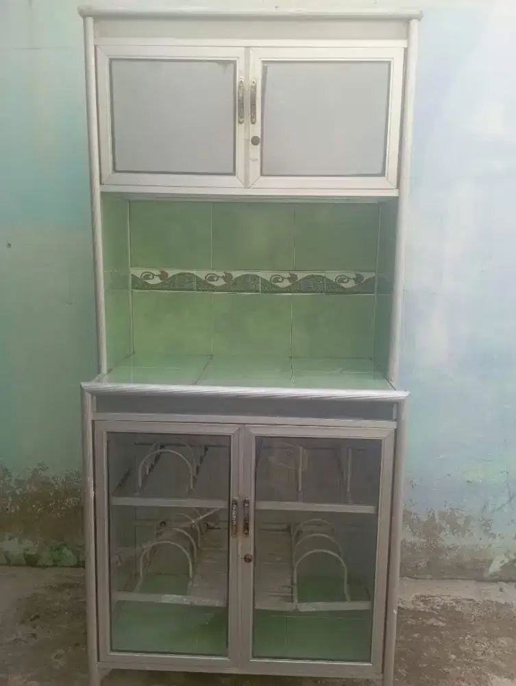 Rak piring bekas