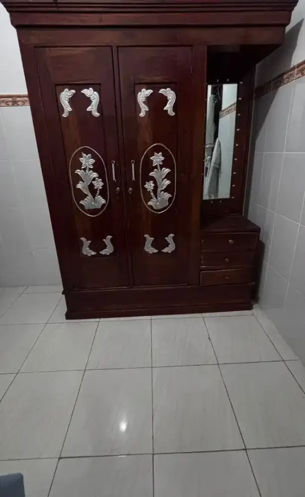 Lemari murah kayu jati klassik