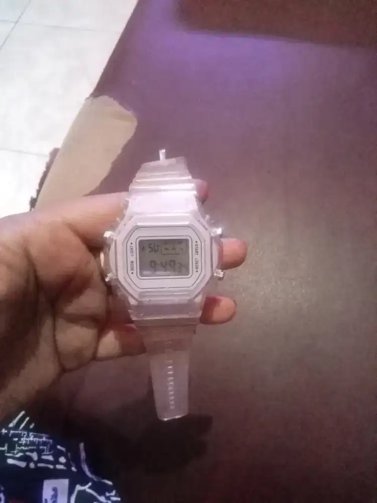 Menjual jam tangan