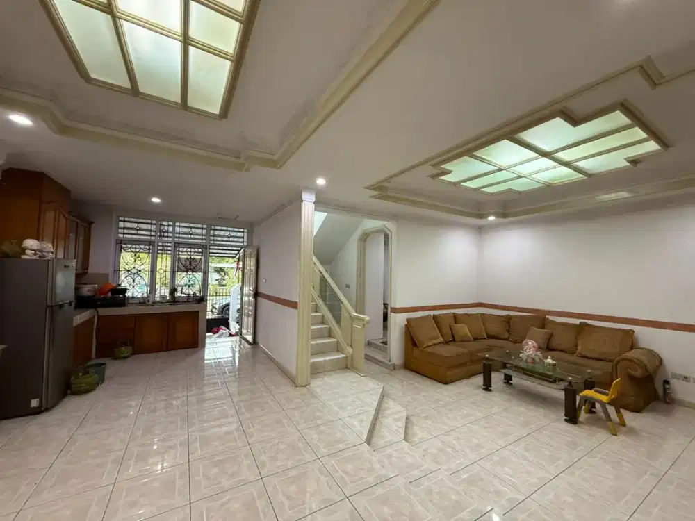 Rumah di HOEK - 2 Lantai - di Citra Garden 2- Jakarta Barat
