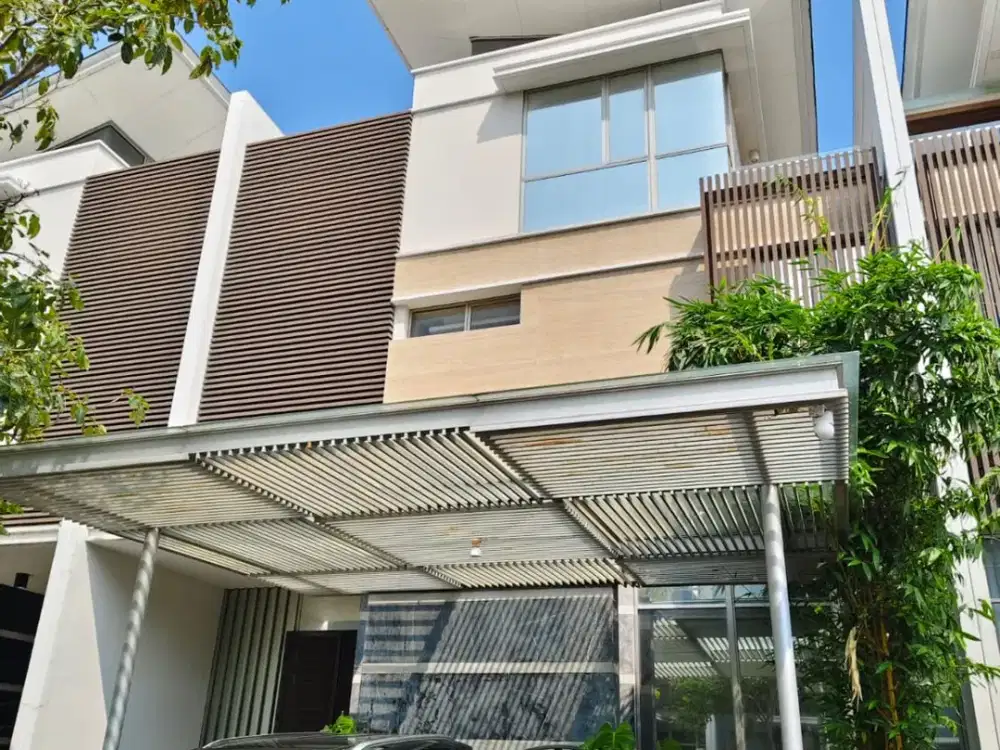 Dijual Rumah Ada Lift, View Danau & Laut di Mozart Pantai Indah Kapuk (PIK)