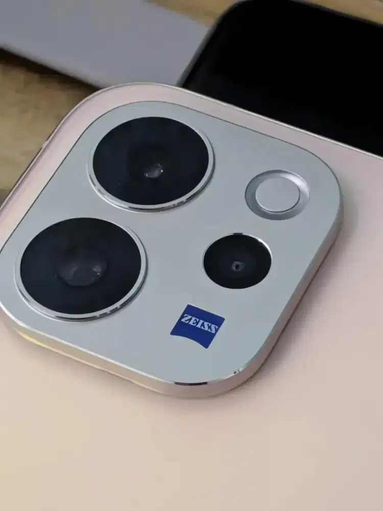 Vivo V70 12/256 second