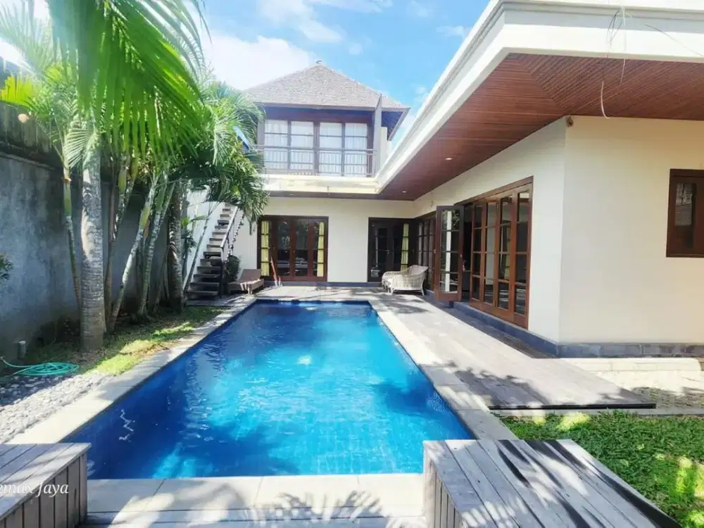 Villa Design Tropical disewakan di Kerobokan.
