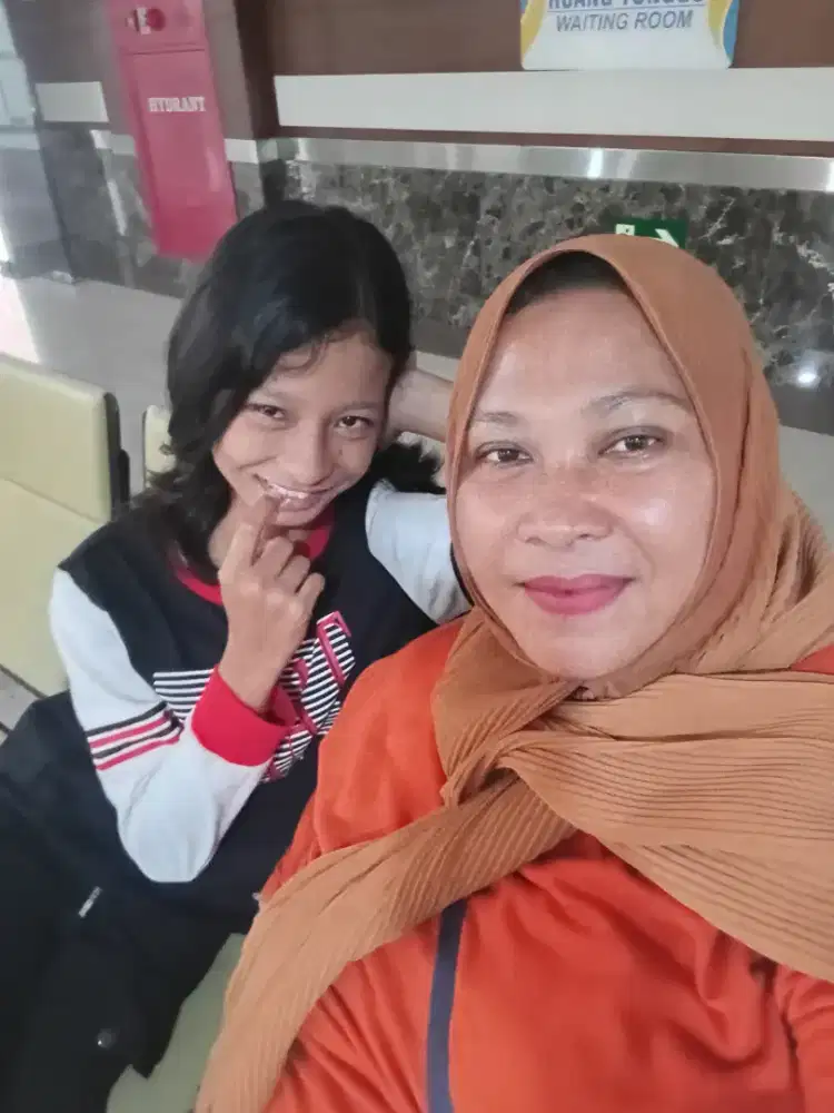 Penjaga kos kos an atau penjaga homestay