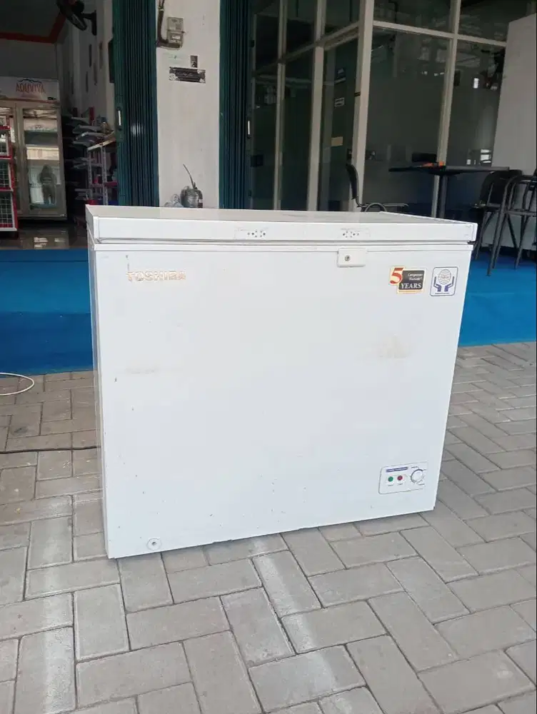Freezer box bekas merk Toshiba 200L Ori mulus