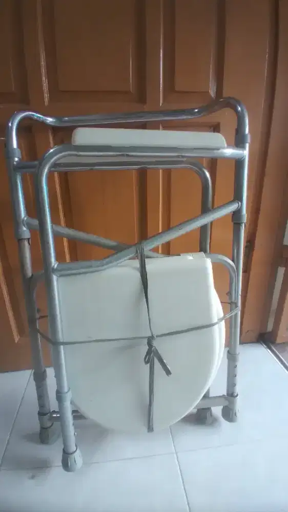 Dijual Kursi BAB Untuk Orang Sakit