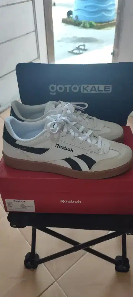 REEBOK CLASSIC White/Black Gum Sole - LIKE NEW, UKURAN 43!