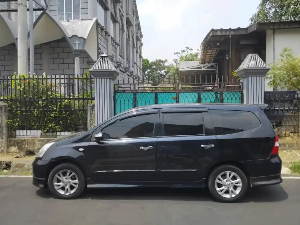 Dijual mobil kesayangan Grand Livina 2012