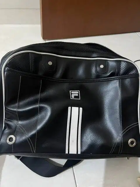 Tas Selempang FIla  Kondisi masih sangat bagus
