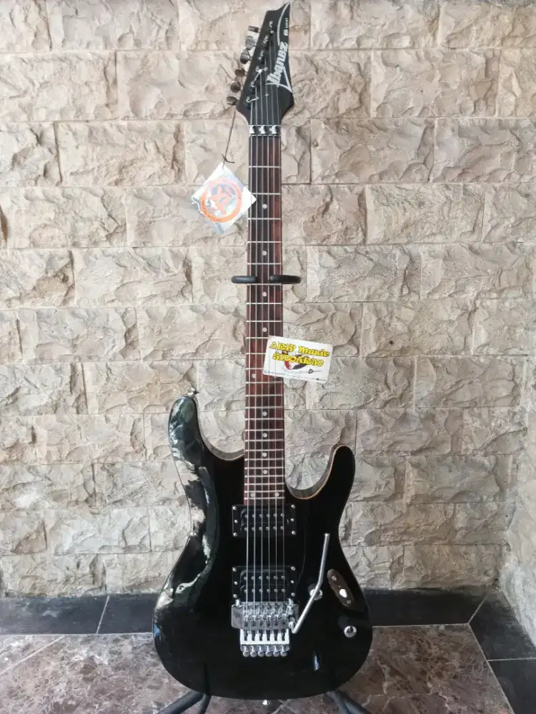 Gitar Ibanez s series black up down