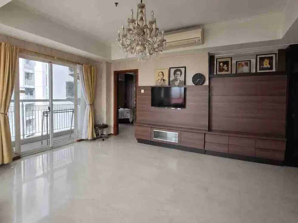 Siap Huni, Dijual Unit Apartemen Mediterania Garden Residence Tipe 3 BR Kondisi Furnished dan High Floor