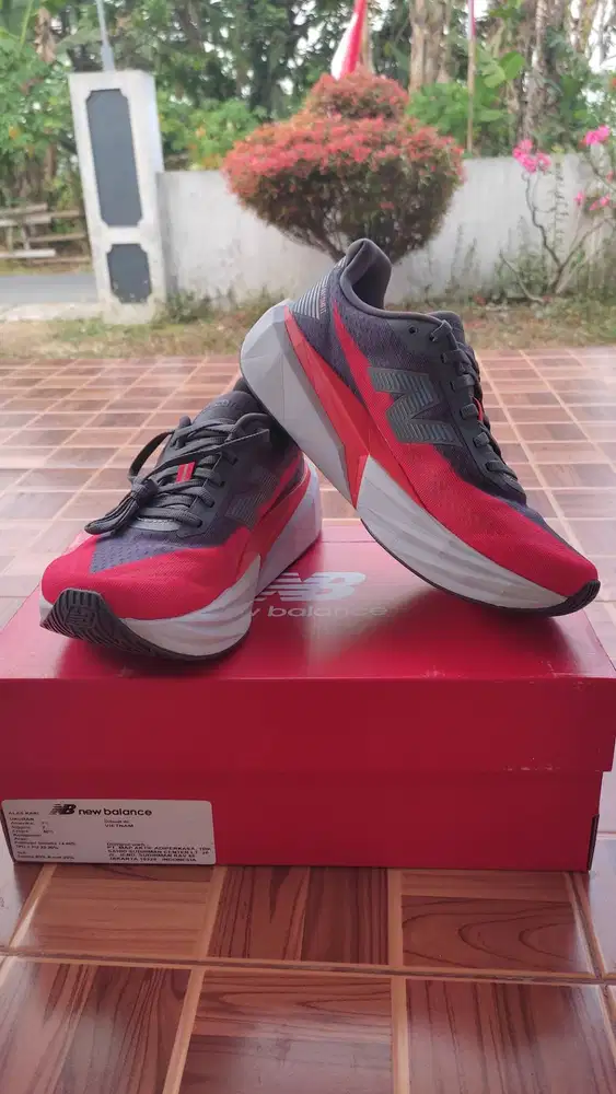 New Balance FuelCell Rebel v5 - Man (Grey-Red)
