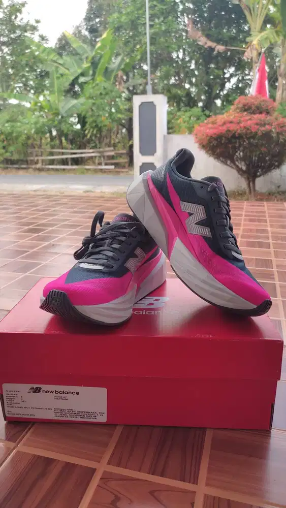 New Balance FuelCell Rebel v5 - Woman (Grey - Pink)