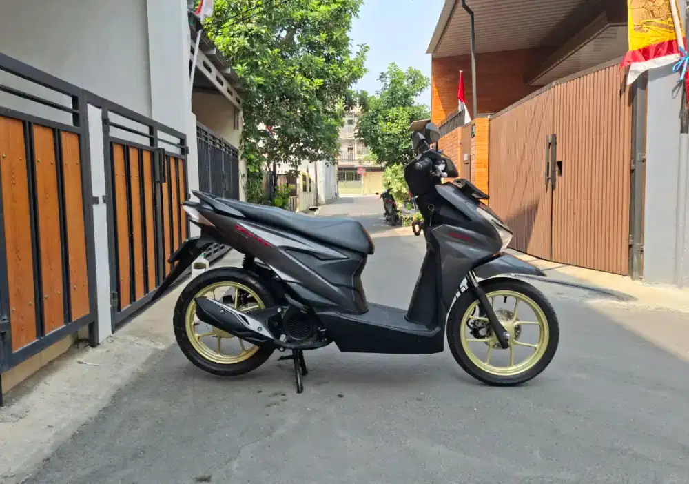 Honda Beat Deluxe CBS ISS MULUSSS Pajak Panjang