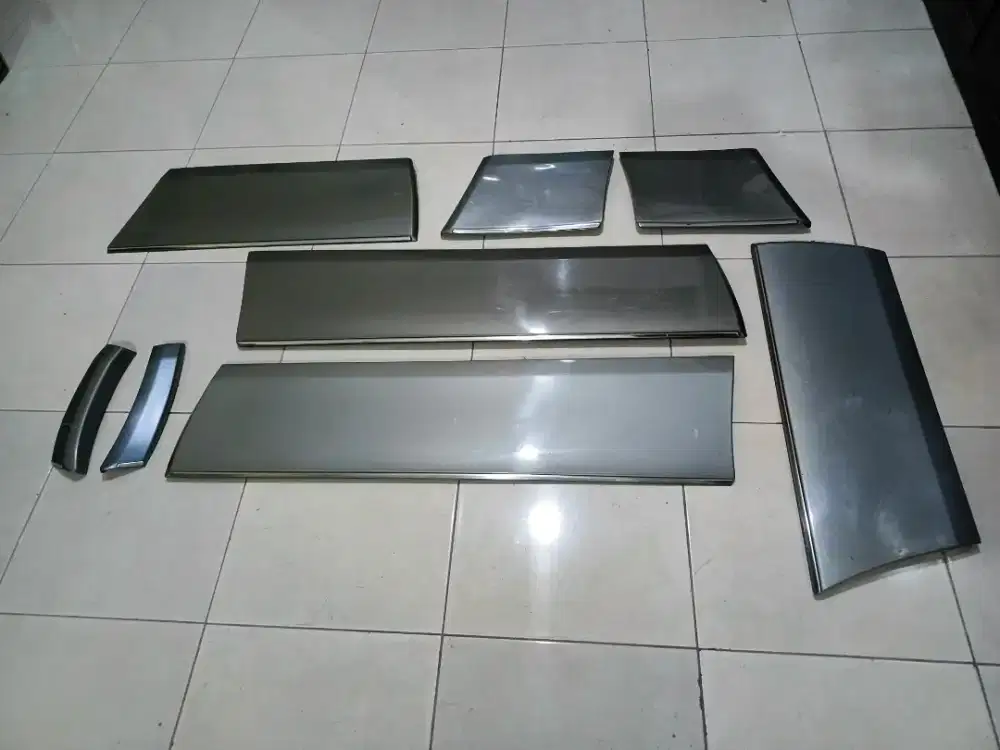 Moulding / Molding / Twotone Mercedes Benz W124 Mercy Boxer