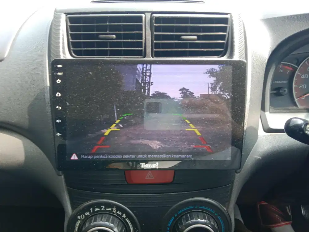DAIHATSU XENIA M 1.0 MANUAL 2014