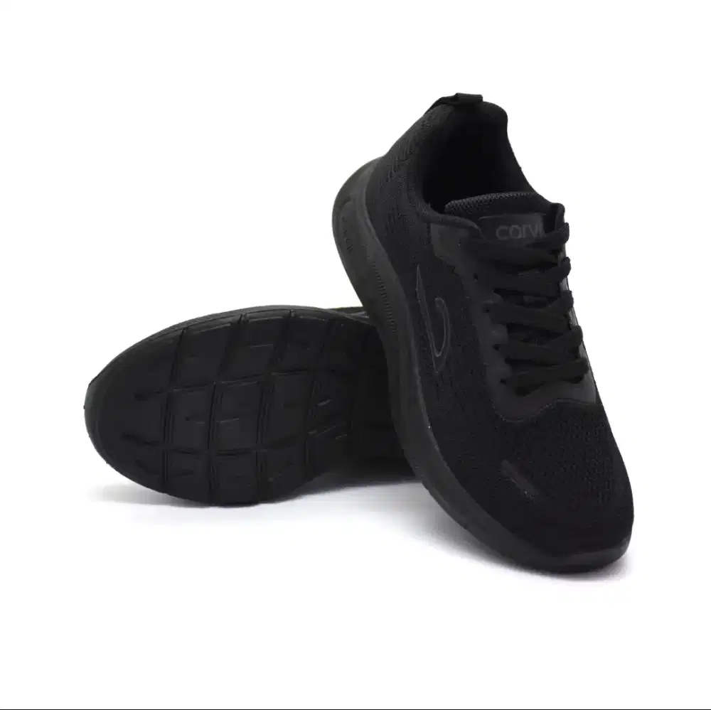 Dijual masih baru sepatu sekolah carvil ukuran 40.