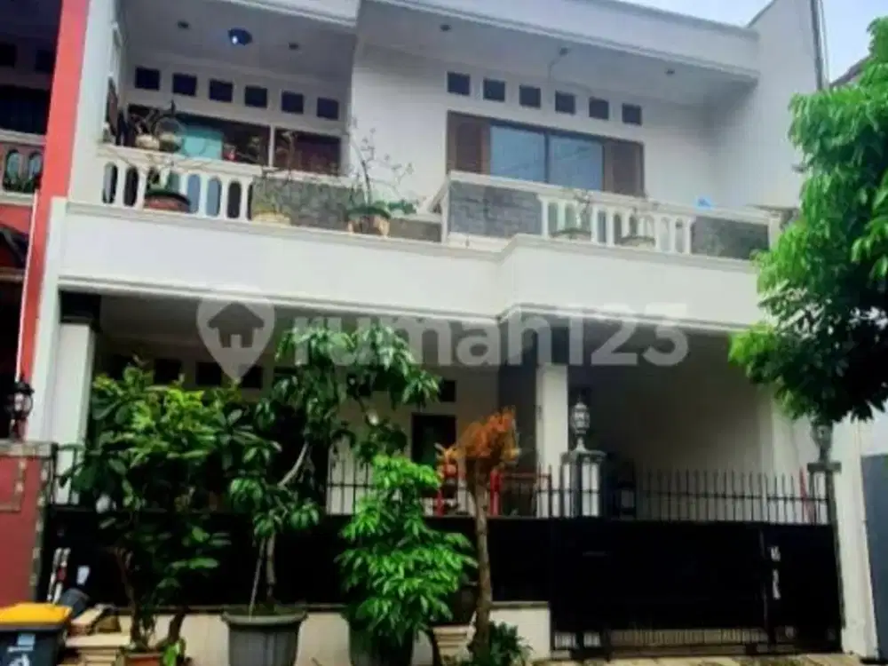 Rumah 2 Lantai Berlantai Marmer Siap Huni Dalam Komplek di Pamulang, Tangsel
