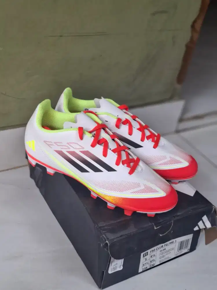 Sepatu bola anak adidas F150