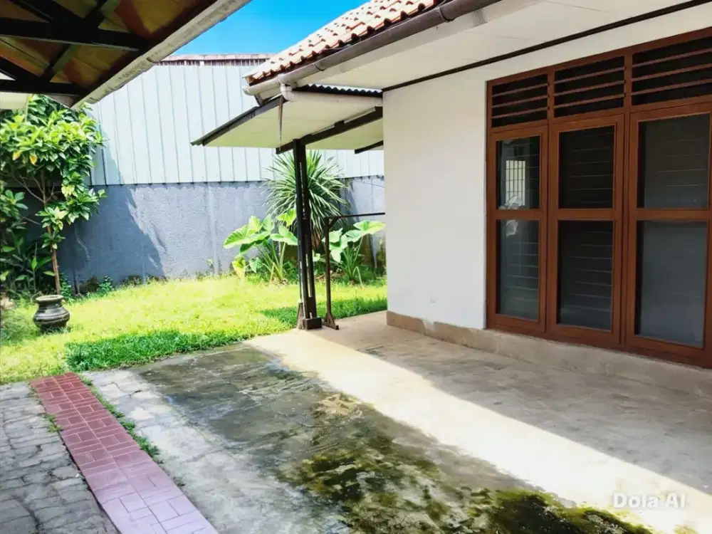 hitung tanah  950 m ke stasiun mrt cipete rumah asri di jalan yang tenang 250 m ke sekolah perancis harga nego