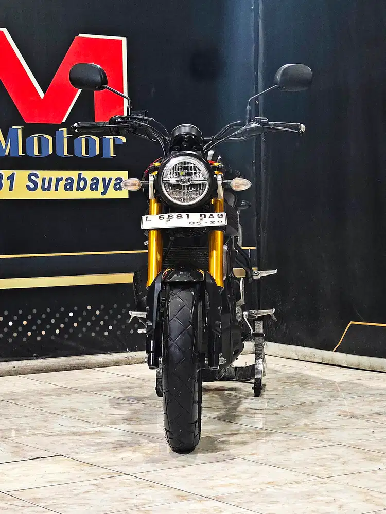 Yamaha XSR155cc black Glosy Km.24rb mulus gold. Anugerah motor rungkut