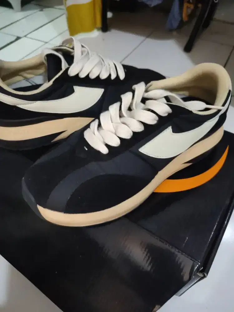 Sepatu compass Velocity black size - 42
