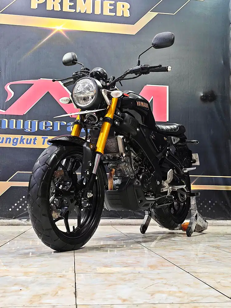 Yamaha XSR155cc black Glosy Km.24rb mulus gold. Anugerah motor rungkut