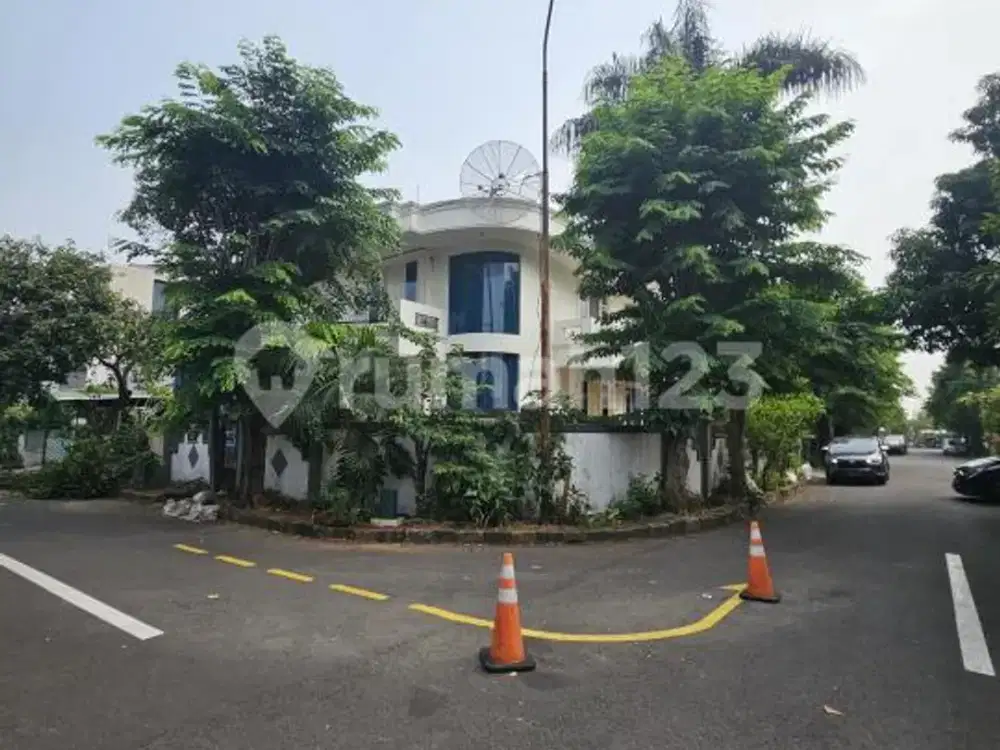 Best Deal! Rumah Hook Permata Buana LT 257M² Harga 7,5 M Nego