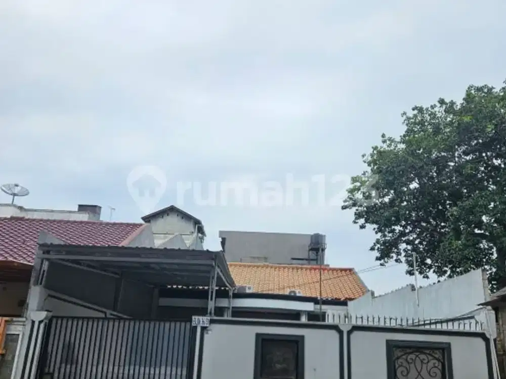 Rumah Strategis Dekat Jalan Utama & Cafe di Kavling Dki