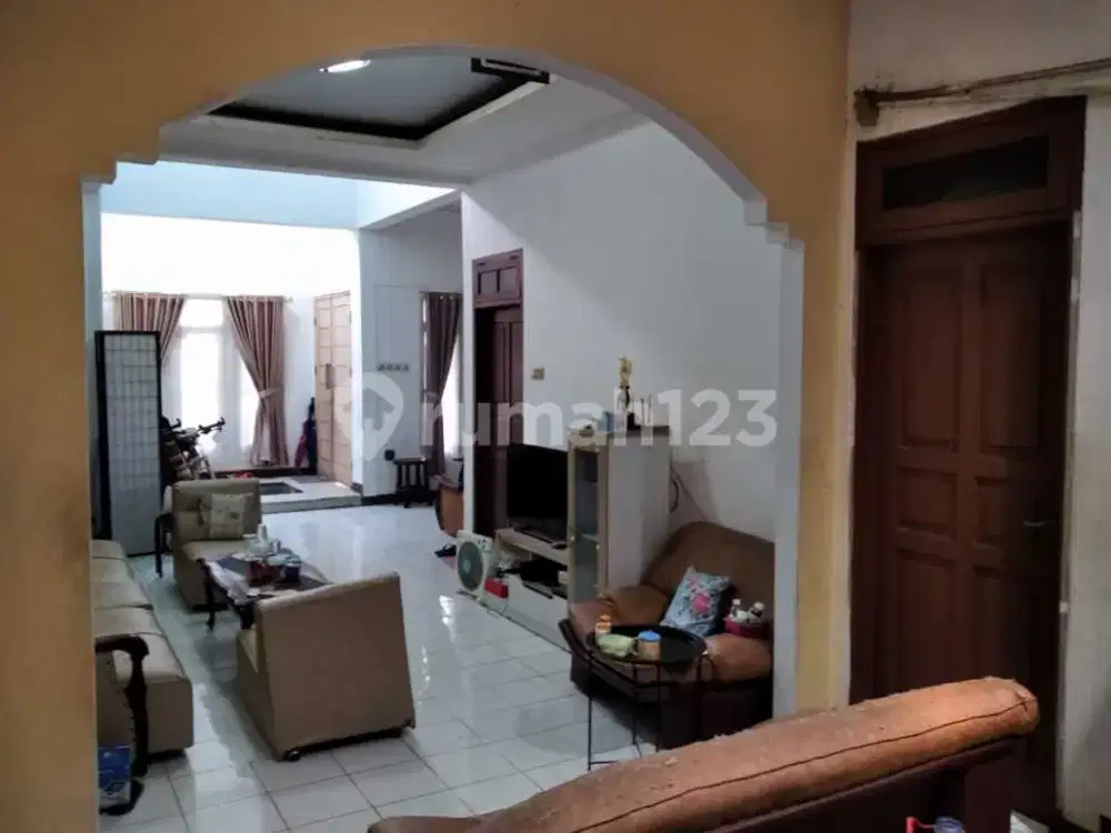 Murah Nepis! Rumah Strategis Taman Meruya Ilir Dekat Tol & Mall Puri
