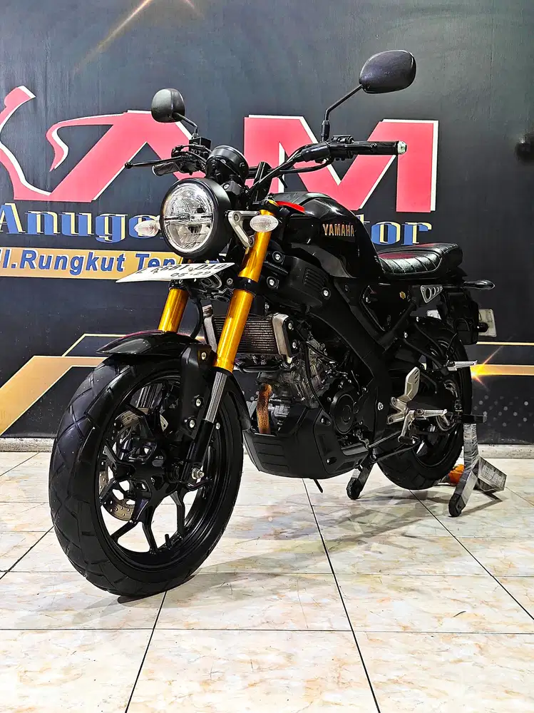 Yamaha XSR155cc black Glosy Km.24rb mulus gold. Anugerah motor rungkut