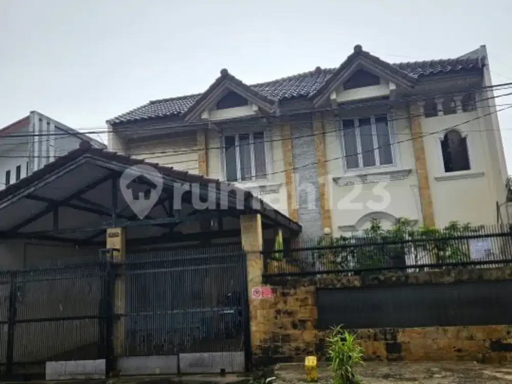 Rumah Besar 2 Lantai LT 300M² di Taman Meruya Ilir, Jakarta Barat - 6Kt, SHM, Lokasi Strategis Dekat Tol