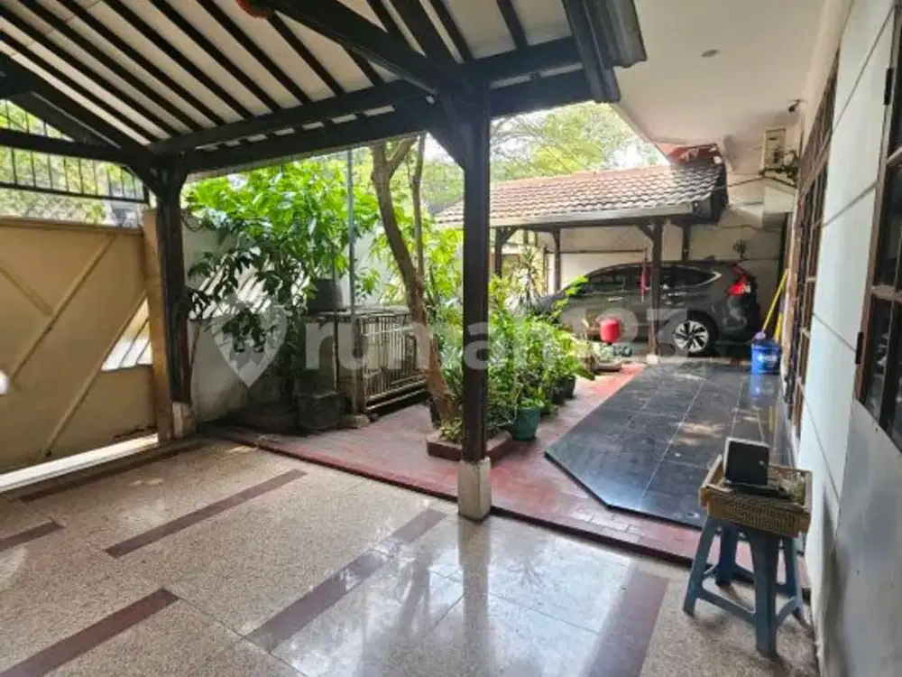 Dijual Rumah Lokasi Strategis Taman Meruya Ilir 2Lt