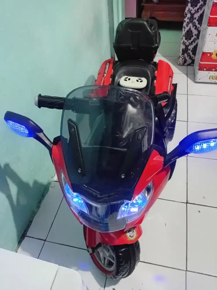 Bismillah,jual motor aki anak merk samurai rp 700  nego kondisi normal