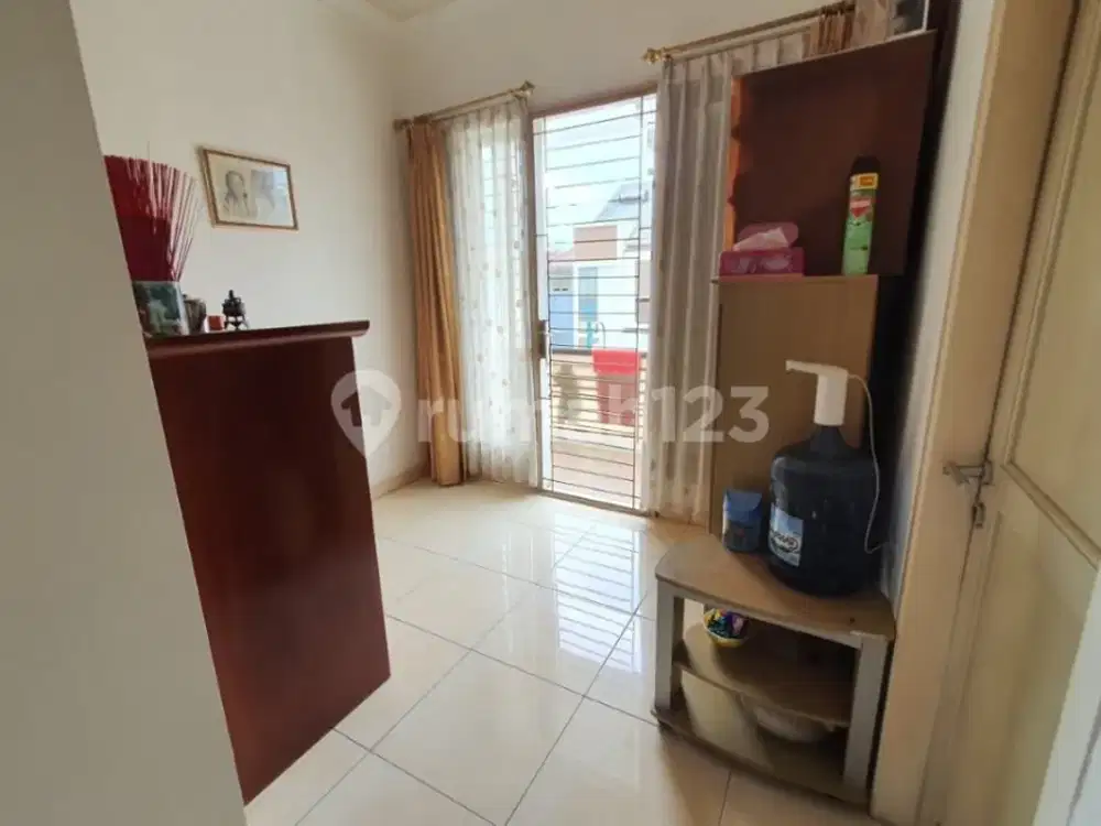 Rumah Premium Puri Media Puri Indah, 2 Lantai SHM, Carport 2 Mobil, Bebas Banjir