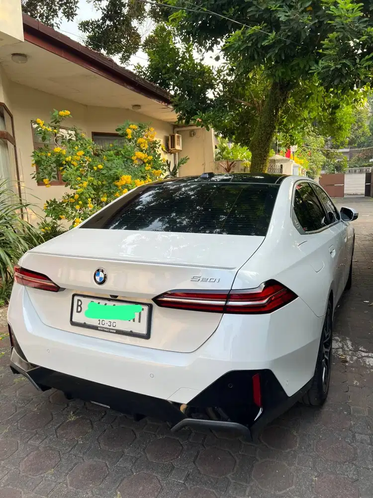 BMW 520i M SPORT - Tangan Pertama, No Accident, Garansi Resmi BMW