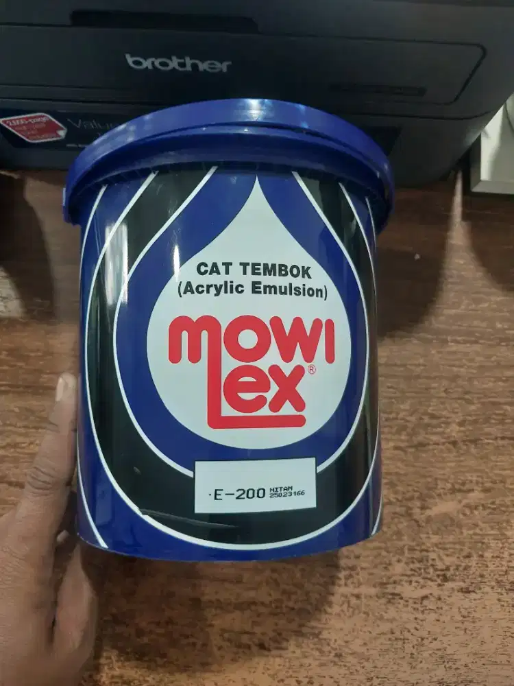 Cat Mowilex Hitam