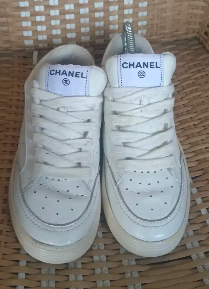 Sepatu casual chanel