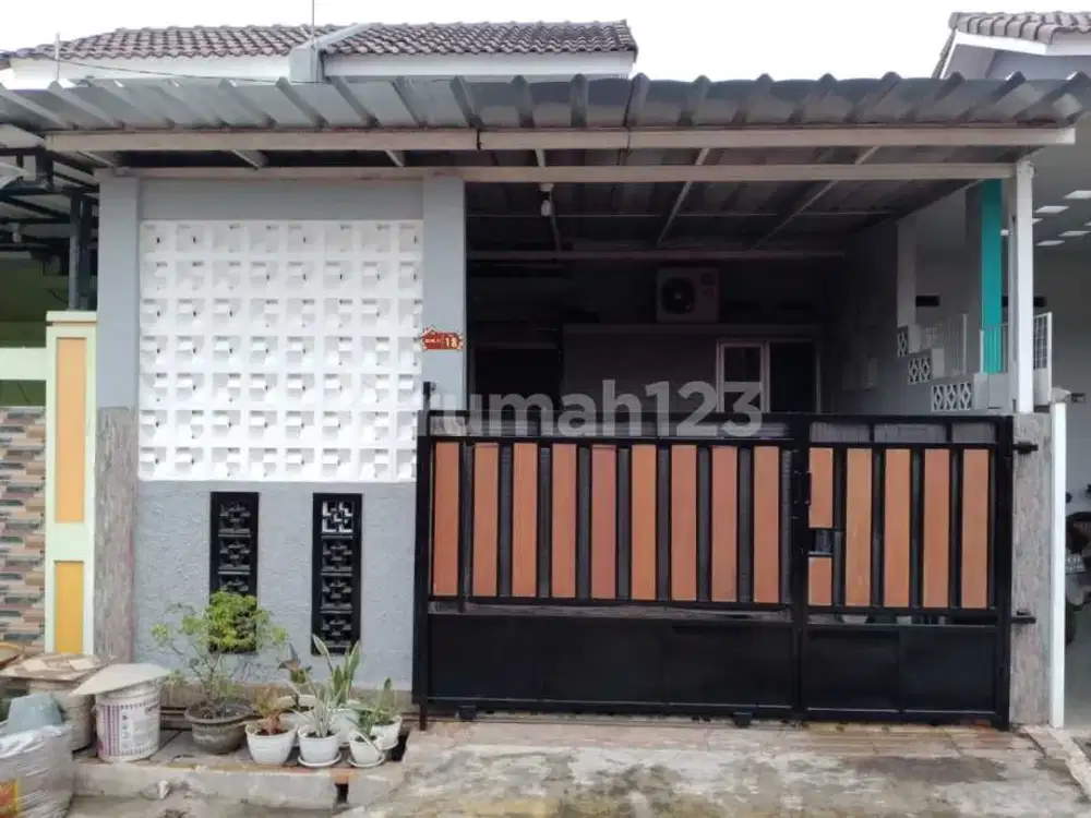 Rumah di Permata Wisata, Mustikajaya dekat kantor PLN