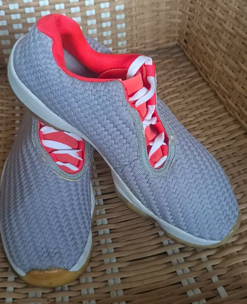 Sepatu nike running