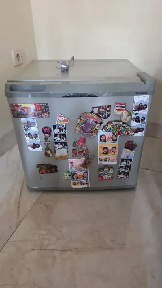 Kulkas Kecil di Kamar