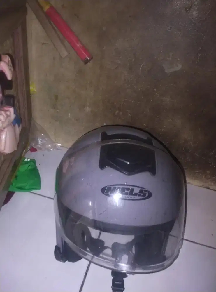 NlELS helm bekas