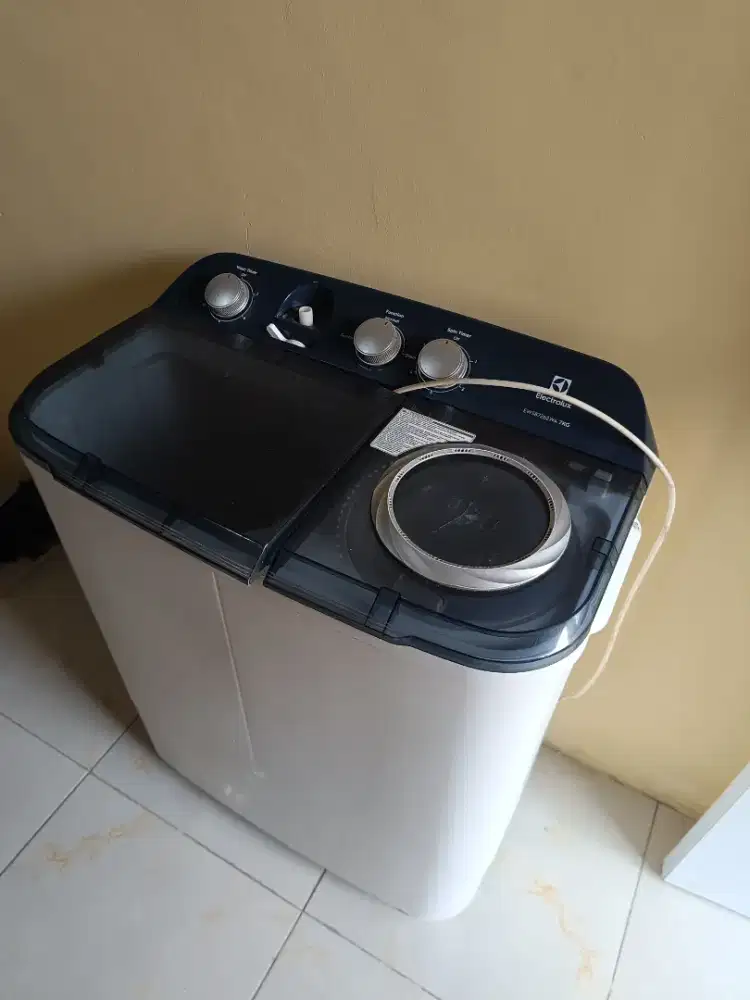 Mesin cuci 2tabung electrolux kap.7kg