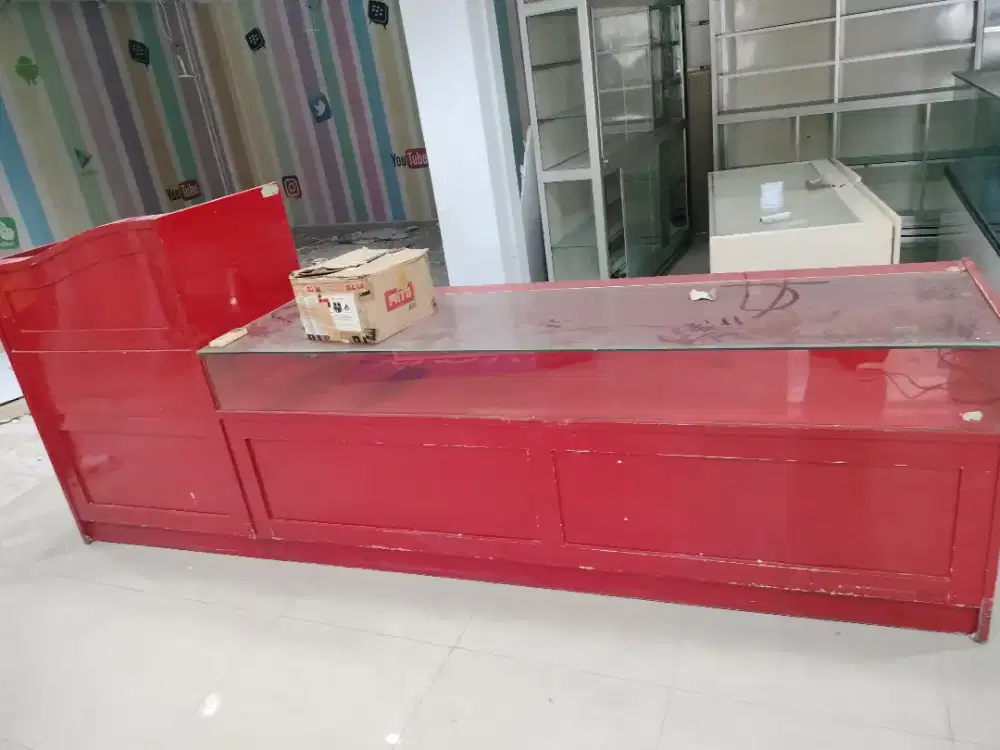 Jual etalase kaca bekas