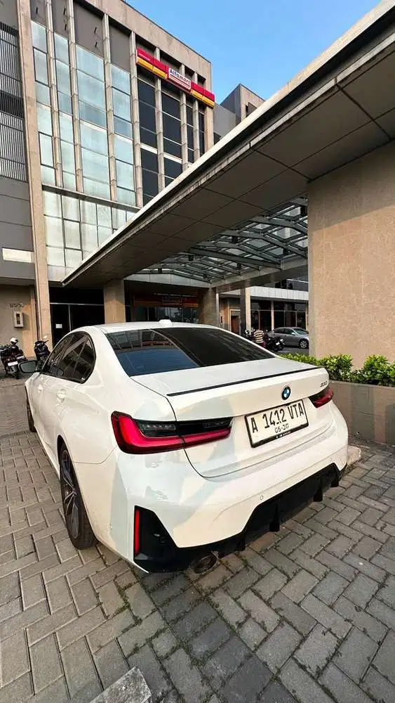 BMW 330i Tahun 2024 Bensin Putih