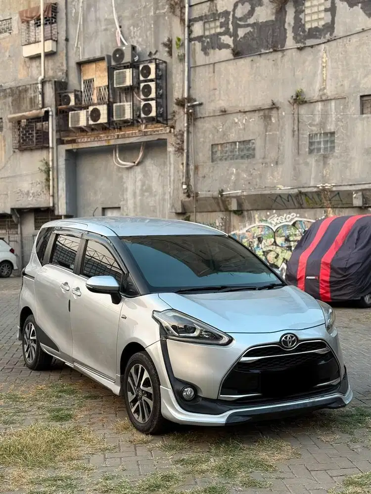 Toyota sienta q 2016 matic